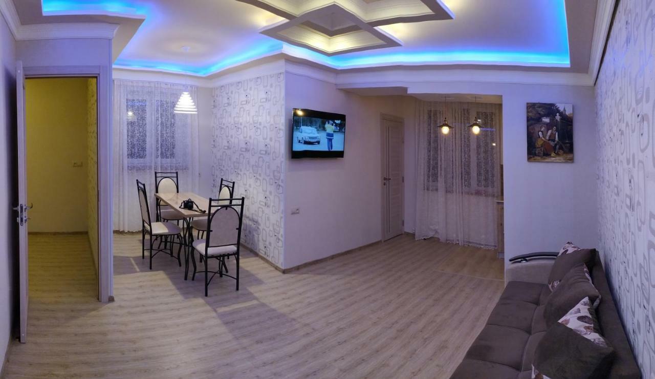 Apartment Apartment *